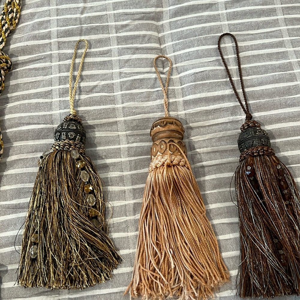 Door tassels